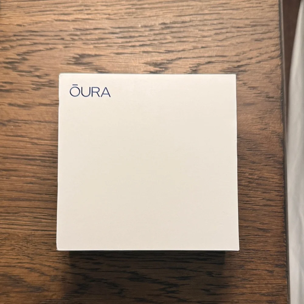 Oura Ring Gen3 in Heritage Gold with Charger in Sleek Black